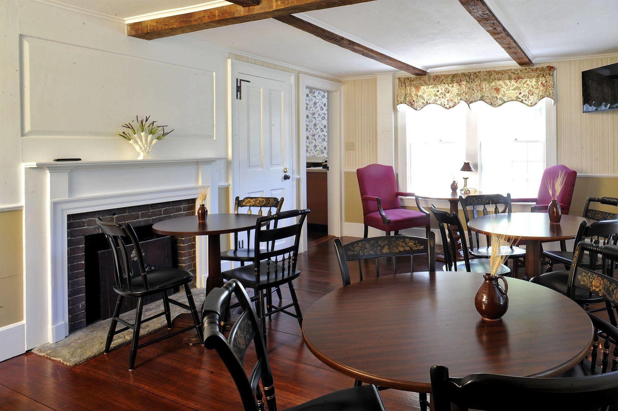 Old Sturbridge Inn & Reeder Family Lodges Extérieur photo