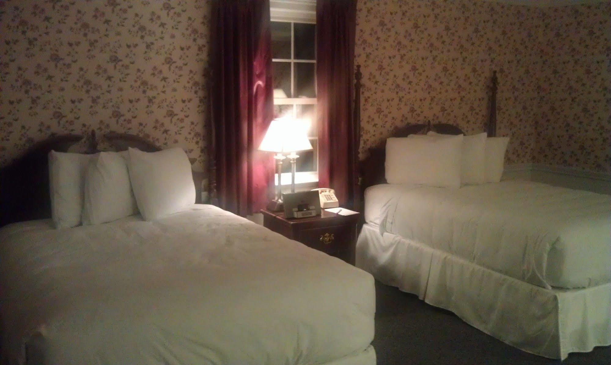Old Sturbridge Inn & Reeder Family Lodges Extérieur photo