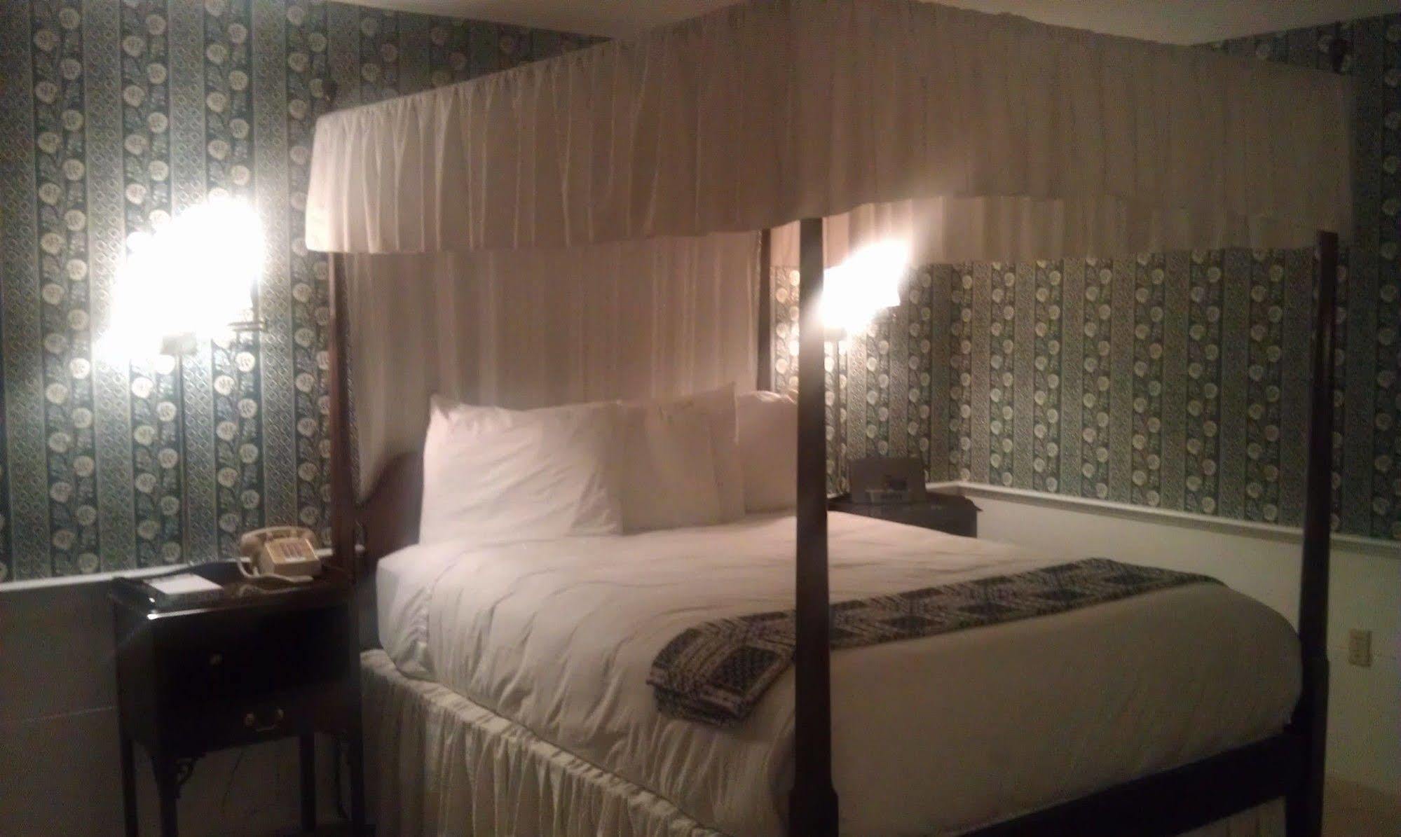 Old Sturbridge Inn & Reeder Family Lodges Extérieur photo